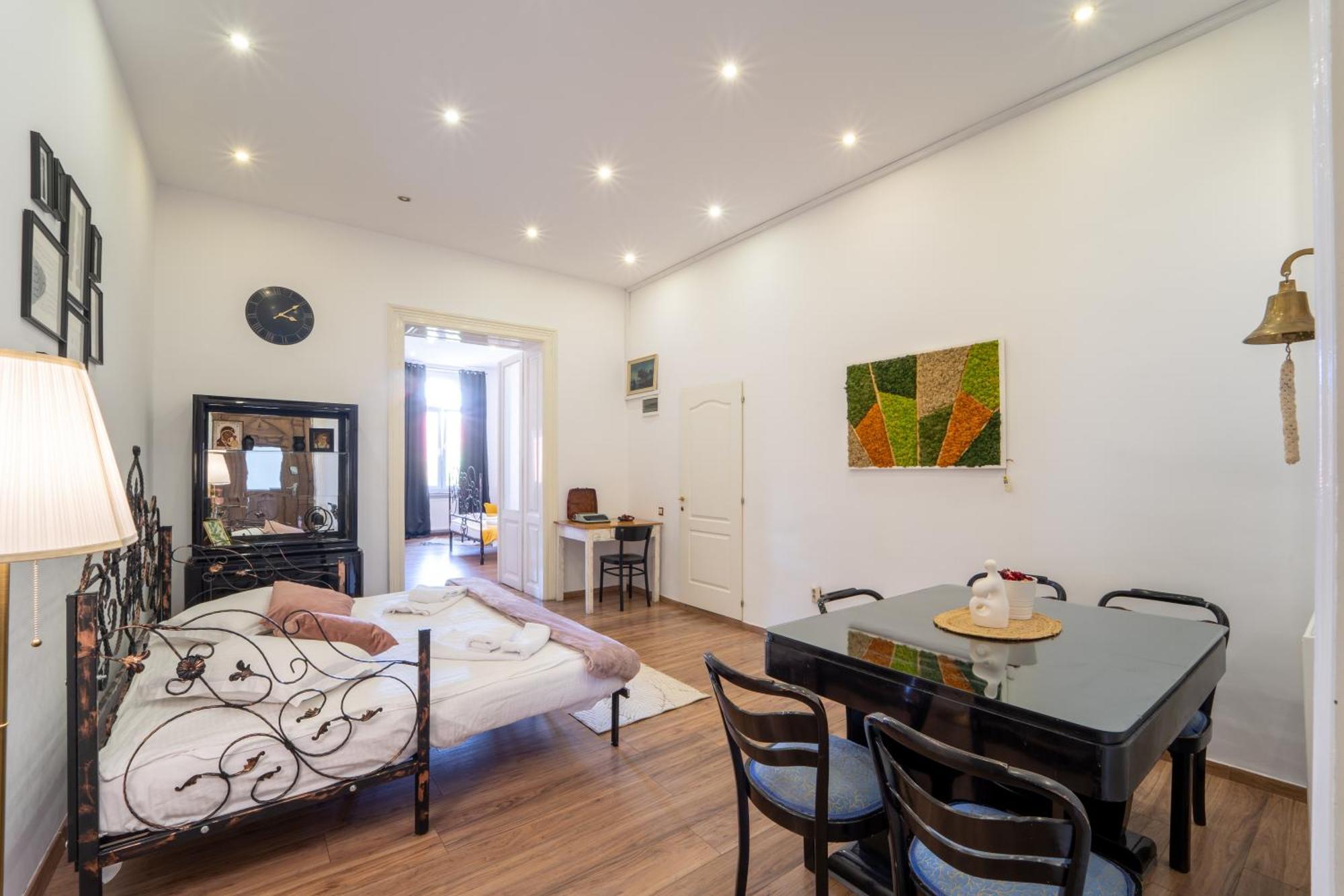 Cozy Spacious 5 Star Accommodation In The Heart Of Historic Center Cluj-Napoca Exteriör bild