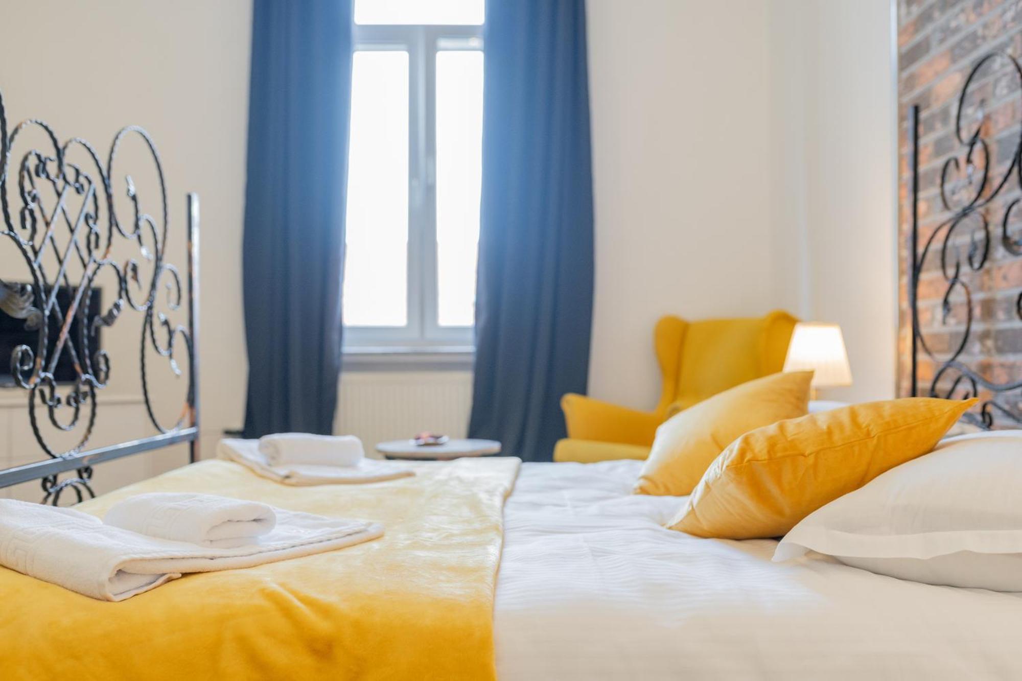 Cozy Spacious 5 Star Accommodation In The Heart Of Historic Center Cluj-Napoca Exteriör bild