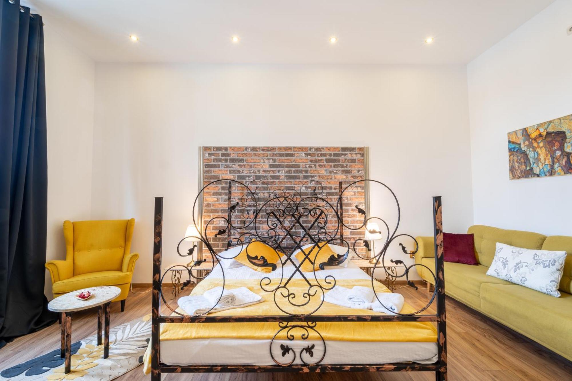 Cozy Spacious 5 Star Accommodation In The Heart Of Historic Center Cluj-Napoca Exteriör bild