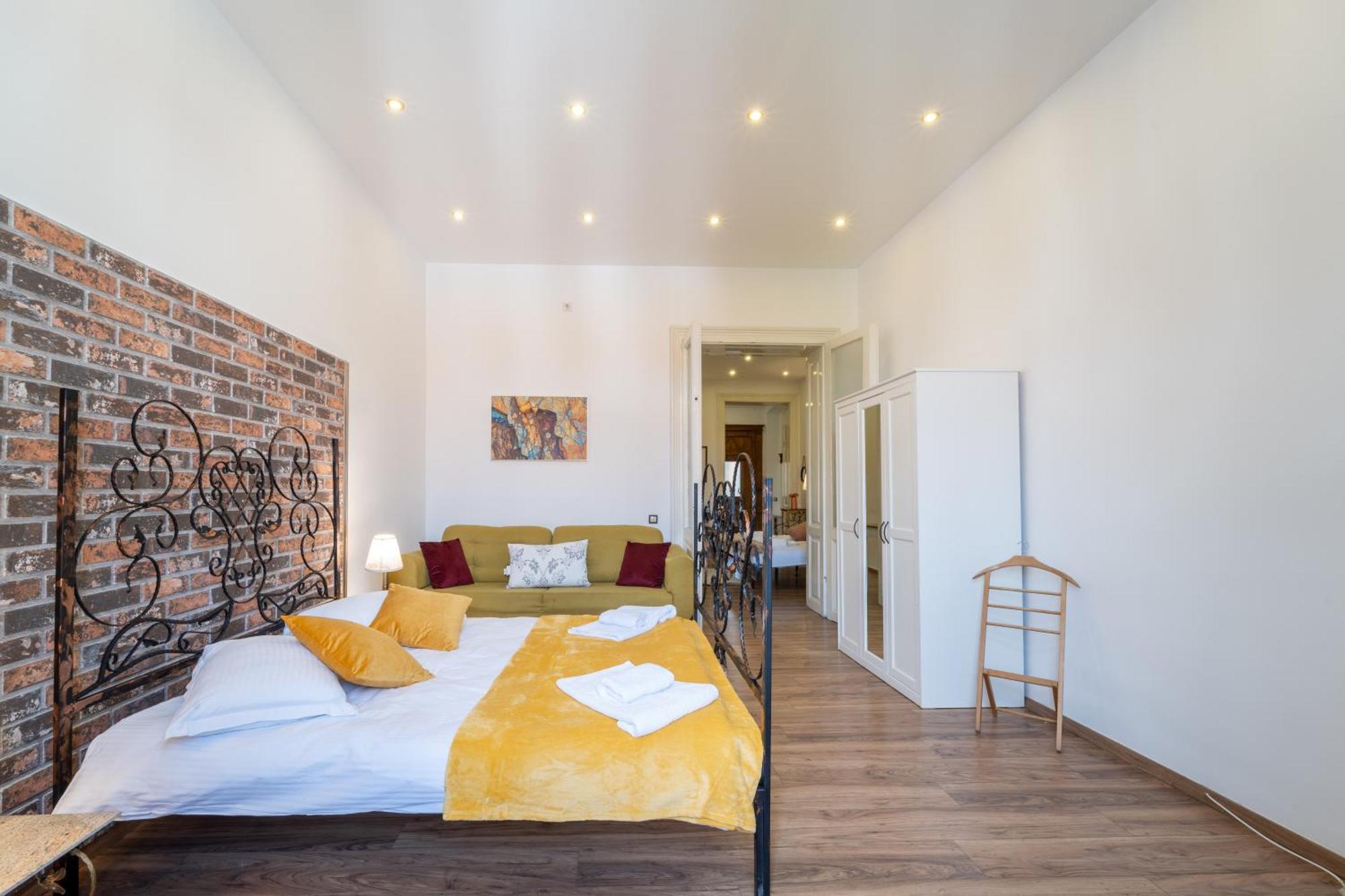 Cozy Spacious 5 Star Accommodation In The Heart Of Historic Center Cluj-Napoca Exteriör bild